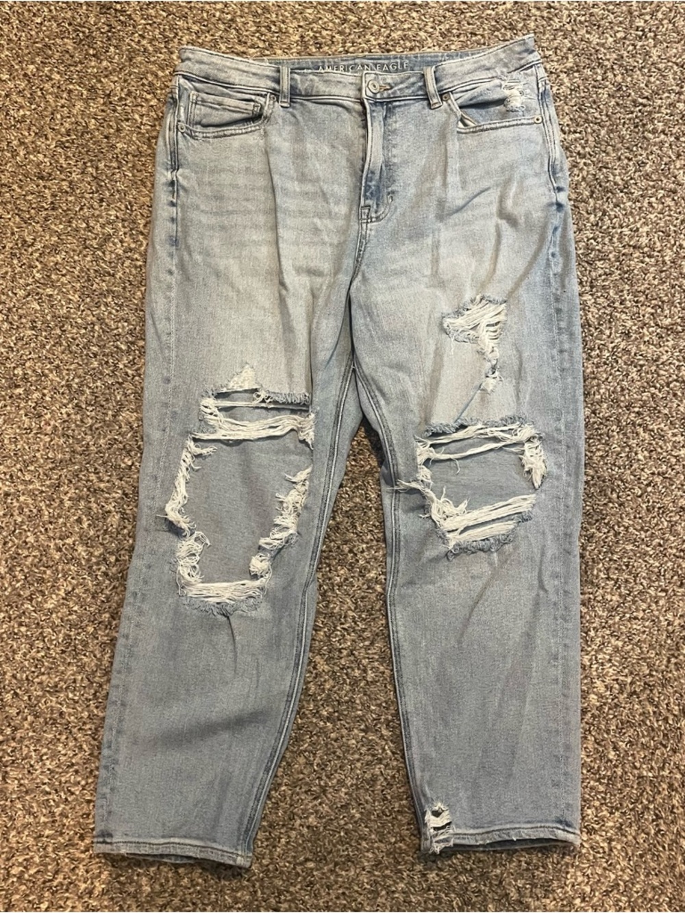 America Eagle distressed Mom jeans